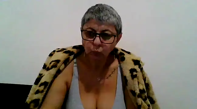 roseblak42 online show from March 3, 6:56 pm