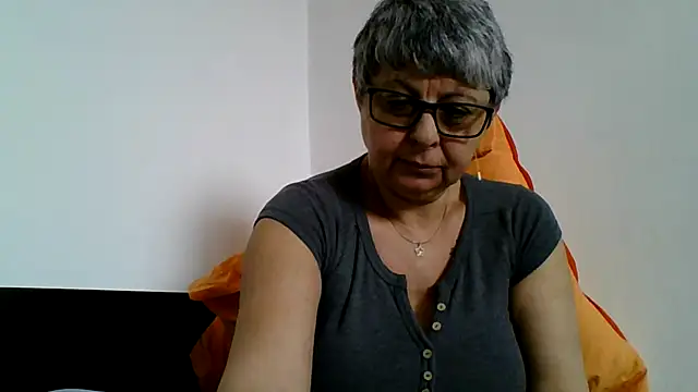 roseblak42 online show from March 31, 10:50 am