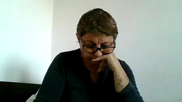 roseblak42 online show from November 3, 2:20 pm