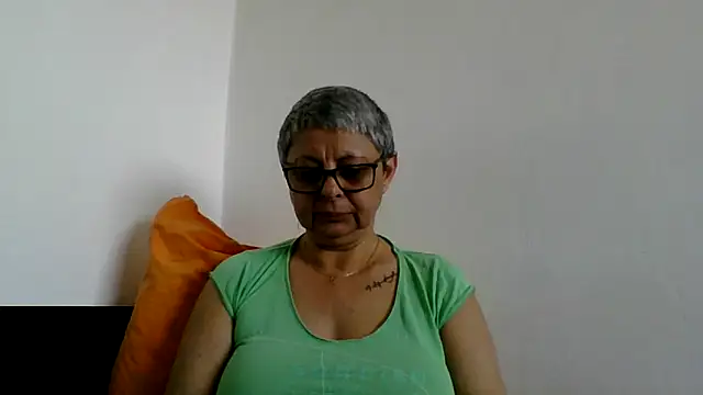 Snapshot of roseblak42 chatting on May 18, 9:58 am roseblak42 online show from May 18, 9:58 am