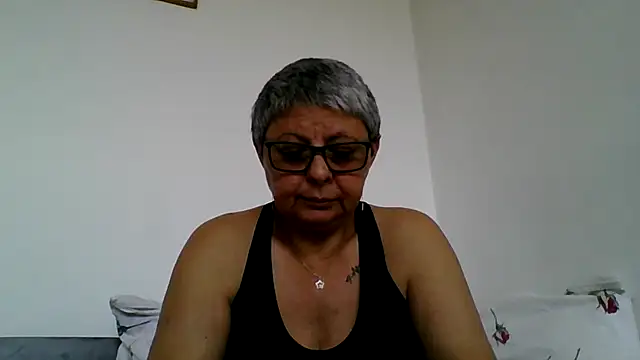 Snapshot of roseblak42 chatting on May 25, 8:35 am roseblak42 online show from May 25, 8:35 am