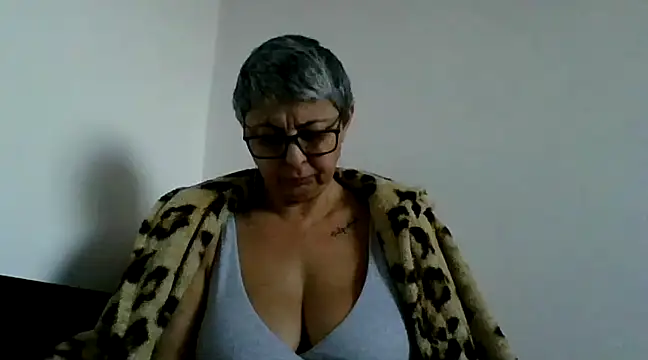 roseblak42 online show from March 9, 3:27 pm