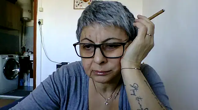 roseblak42 online show from March 20, 2:21 pm