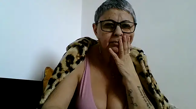 roseblak42 online show from February 21, 2:16 pm