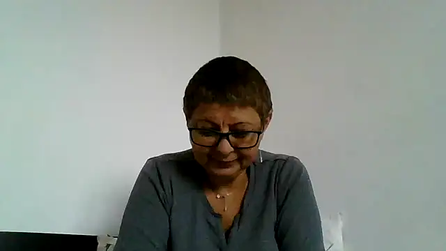 roseblak42 online show from October 3, 8:38 am