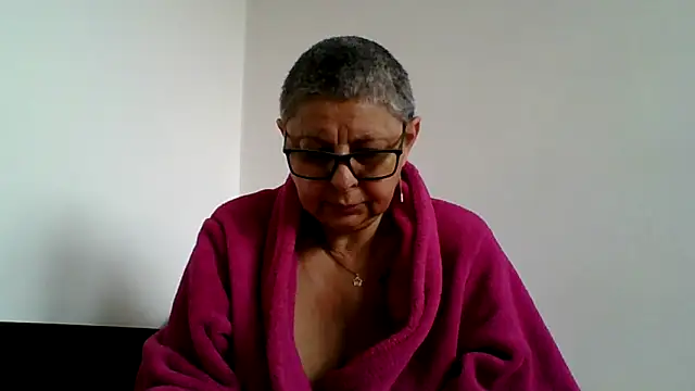 roseblak42 online show from April 13, 7:56 am