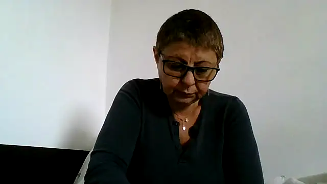 roseblak42 online show from October 1, 11:58 am