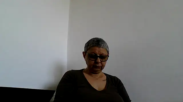 Snapshot of roseblak42 chatting on April 28, 8:30 am roseblak42 online show from April 28, 8:30 am