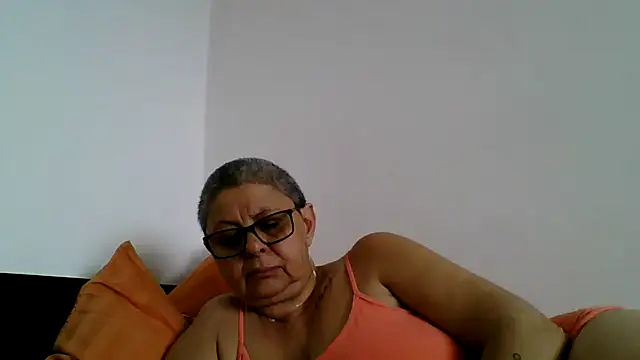 Snapshot of roseblak42 chatting on June 24, 1:32 pm roseblak42 online show from June 24, 1:32 pm