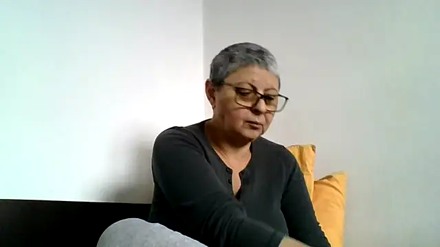 roseblak42 online show from December 19, 7:33 am