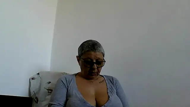 Snapshot of roseblak42 chatting on April 26, 2:03 pm roseblak42 online show from April 26, 2:03 pm