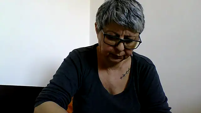 roseblak42 online show from March 26, 1:20 pm