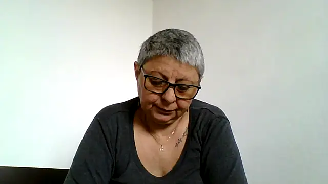 Snapshot of roseblak42 chatting on May 3, 11:58 am roseblak42 online show from May 3, 11:58 am