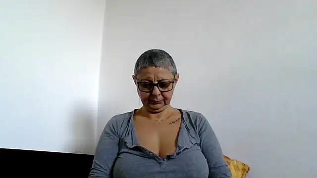 roseblak42 online show from November 21, 9:41 am