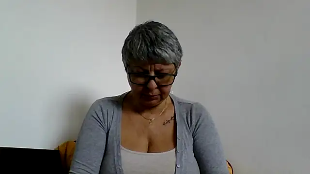 roseblak42 online show from March 24, 9:42 am