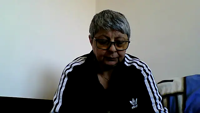 roseblak42 online show from March 12, 2:43 pm