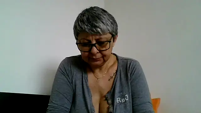 roseblak42 online show from March 29, 7:54 am