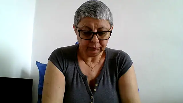 Snapshot of roseblak42 chatting on May 8, 10:30 am roseblak42 online show from May 8, 10:30 am