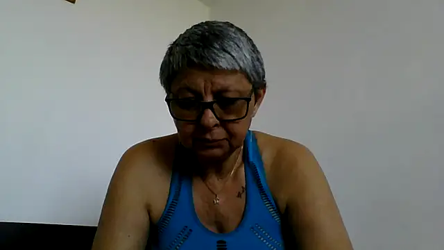Snapshot of roseblak42 chatting on May 28, 12:33 pm roseblak42 online show from May 28, 12:33 pm