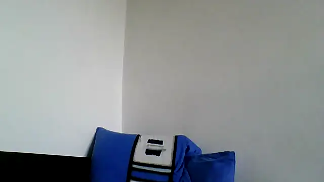 Snapshot of roseblak42 chatting on May 11, 10:05 am roseblak42 online show from May 11, 10:05 am