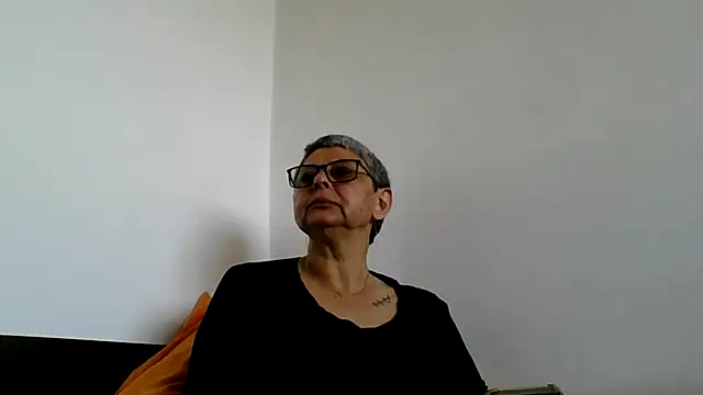 Snapshot of roseblak42 chatting on May 19, 7:59 am roseblak42 online show from May 19, 7:59 am