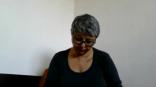 roseblak42 online show from March 14, 11:38 am