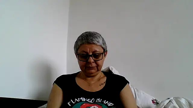 Snapshot of roseblak42 chatting on May 31, 11:38 am roseblak42 online show from May 31, 11:38 am