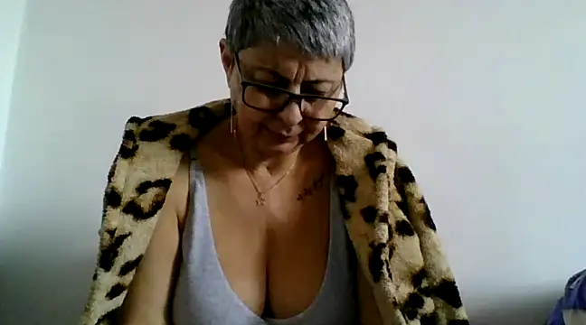 roseblak42 online show from March 3, 1:12 pm