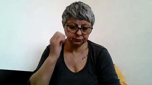 roseblak42 online show from March 22, 7:21 am