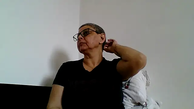 roseblak42 online show from April 11, 10:41 am