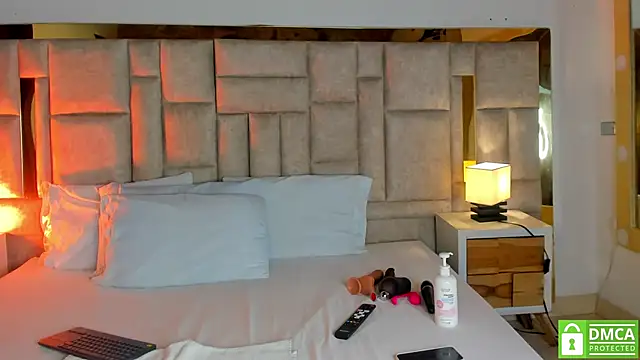 Miss Abigail  online show from March 30, 12:50 pm