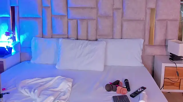 Miss Abigail  online show from December 5, 1:53 pm