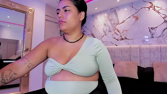 kiana cream online show from November 8, 11:25 am