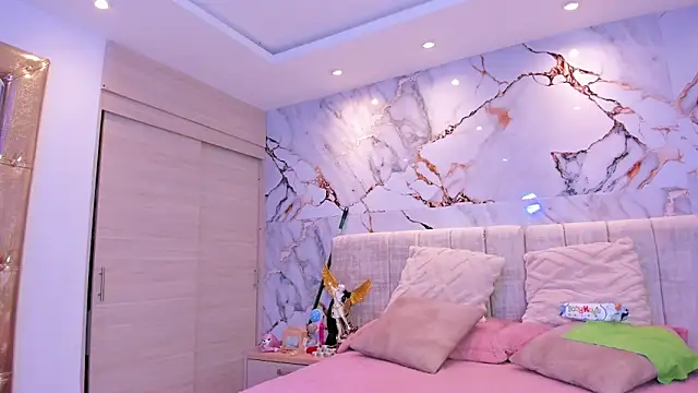 kiana cream online show from December 22, 2:50 pm