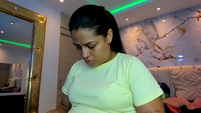 kiana cream online show from April 11, 11:36 am