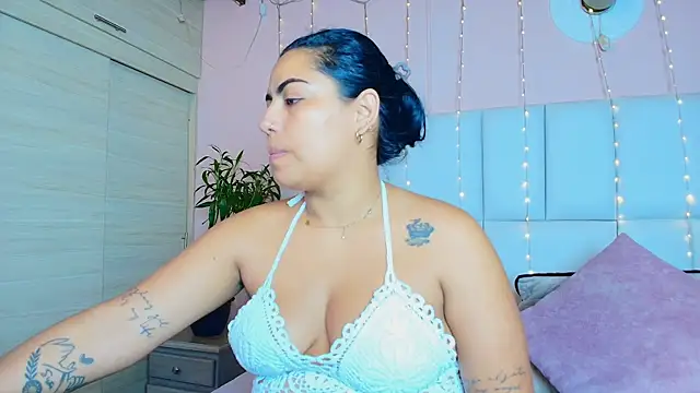 Snapshot of kiana_cream chatting on March 7, 11:40 am kiana cream online show from March 7, 11:40 am