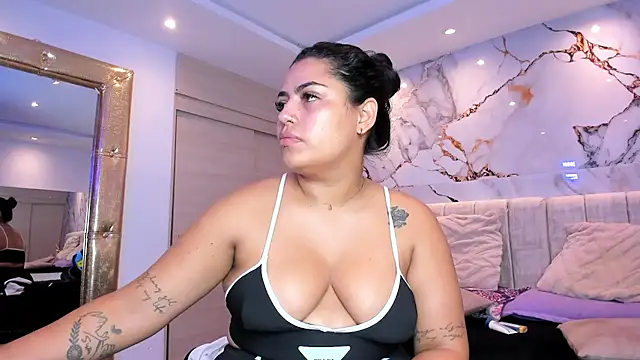 kiana cream online show from February 19, 11:40 am