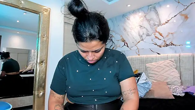 kiana cream online show from February 6, 10:33 am