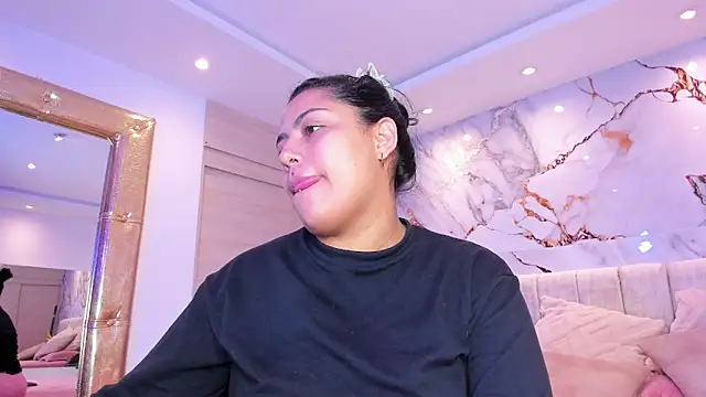 kiana cream online show from January 10, 12:00 pm