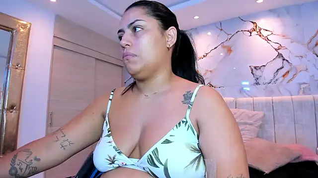 kiana cream online show from April 17, 11:57 am