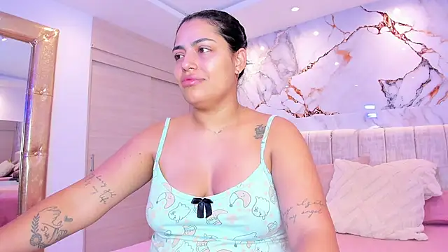 kiana cream online show from November 30, 2:07 pm