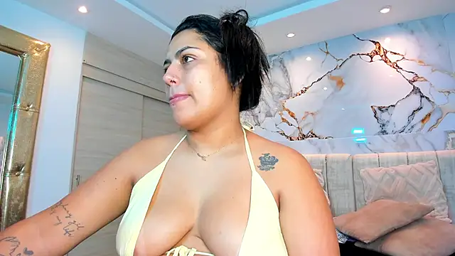 kiana cream online show from February 5, 11:28 am