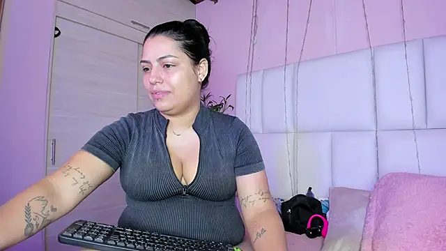 Snapshot of kiana_cream chatting on September 27, 12:33 pm kiana cream online show from September 27, 12:33 pm