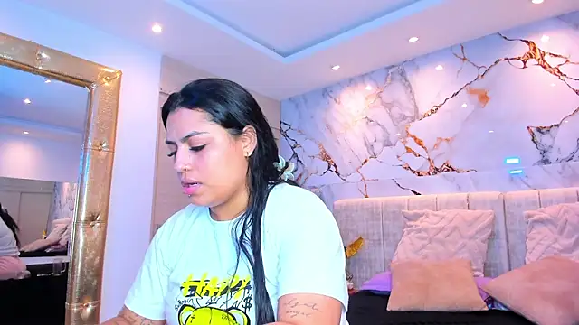 kiana cream online show from February 18, 2:09 am