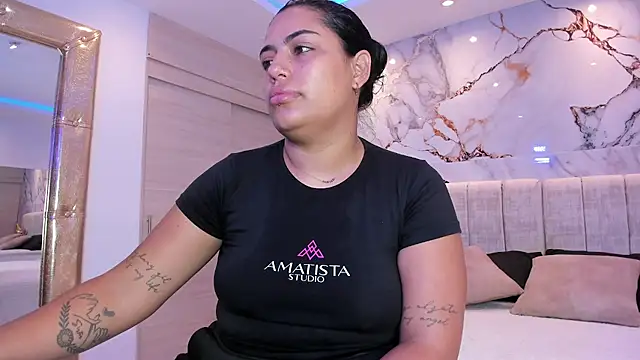 kiana cream online show from November 14, 12:09 pm