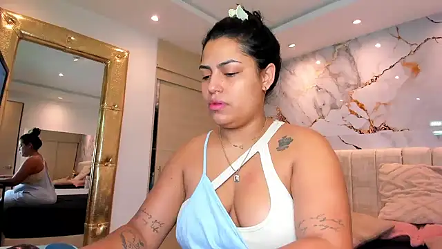 kiana cream online show from April 23, 12:00 pm