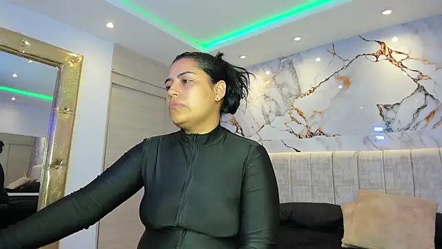 kiana cream online show from November 10, 11:26 am