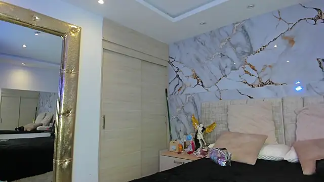 kiana cream online show from January 12, 12:01 pm