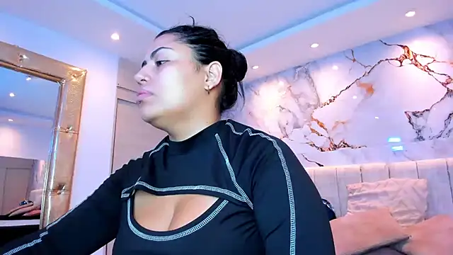 kiana cream online show from April 10, 11:28 am