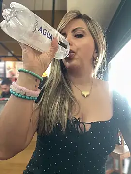 Snapshot of _Abril-Office1 chatting on November 21, 5:34 pm Abril-Office1 online show from November 21, 5:34 pm